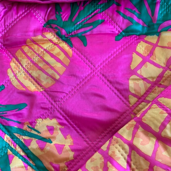 NWT- PICNIC BLANKET  (Reversible) Waterproof. - Picture 2 of 4